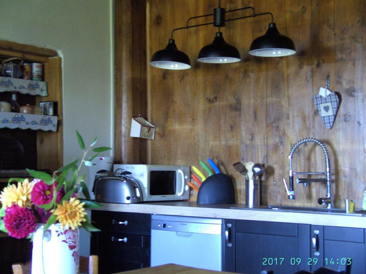 La Fontaine Bed & Breakfast Saint-Georges-en-Couzan Exterior photo